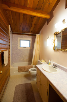Guest-lodge Shared Bathroom